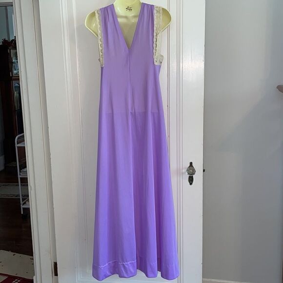 Vtg 60s Gossard Artimis lavender with cream lace long nylon robe & gown set - Picture 10 of 12